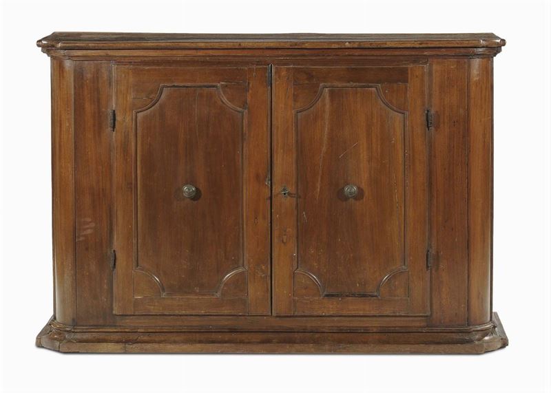 Credenza in noce a due ante pannellate, XVIII-XIX secolo  - Auction Antiques and Old Masters - Cambi Casa d'Aste