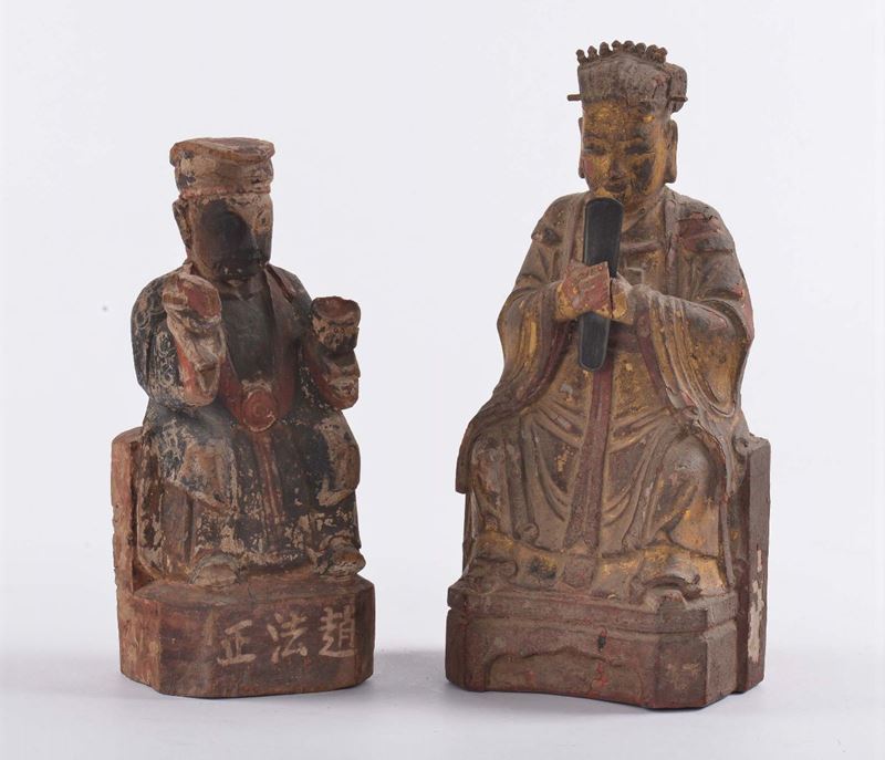 Due dignitari in legno laccato, Cina inizio XIX secolo  - Asta Antiquariato e Dipinti Antichi - Cambi Casa d'Aste