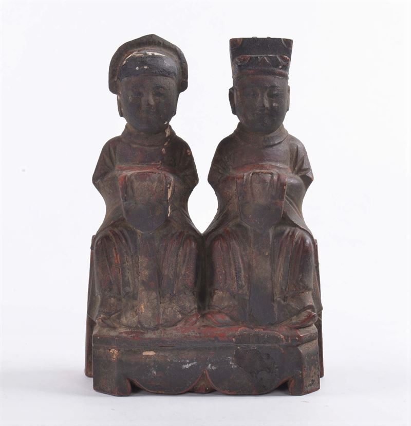 Due dignitari in legno laccato, K'ang hsi  - Auction Antiques and Old Masters - Cambi Casa d'Aste