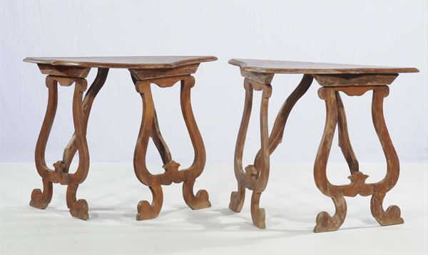 Coppia di console in noce, XIX secolo