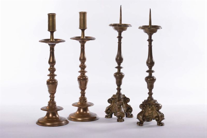 Lotto di quattro candelabri in ottone  - Auction Antiques and Old Masters - Cambi Casa d'Aste