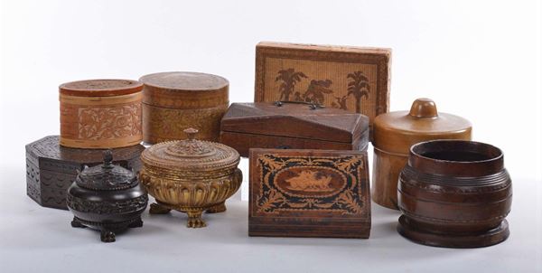 Lotto di dieci scatole diverse