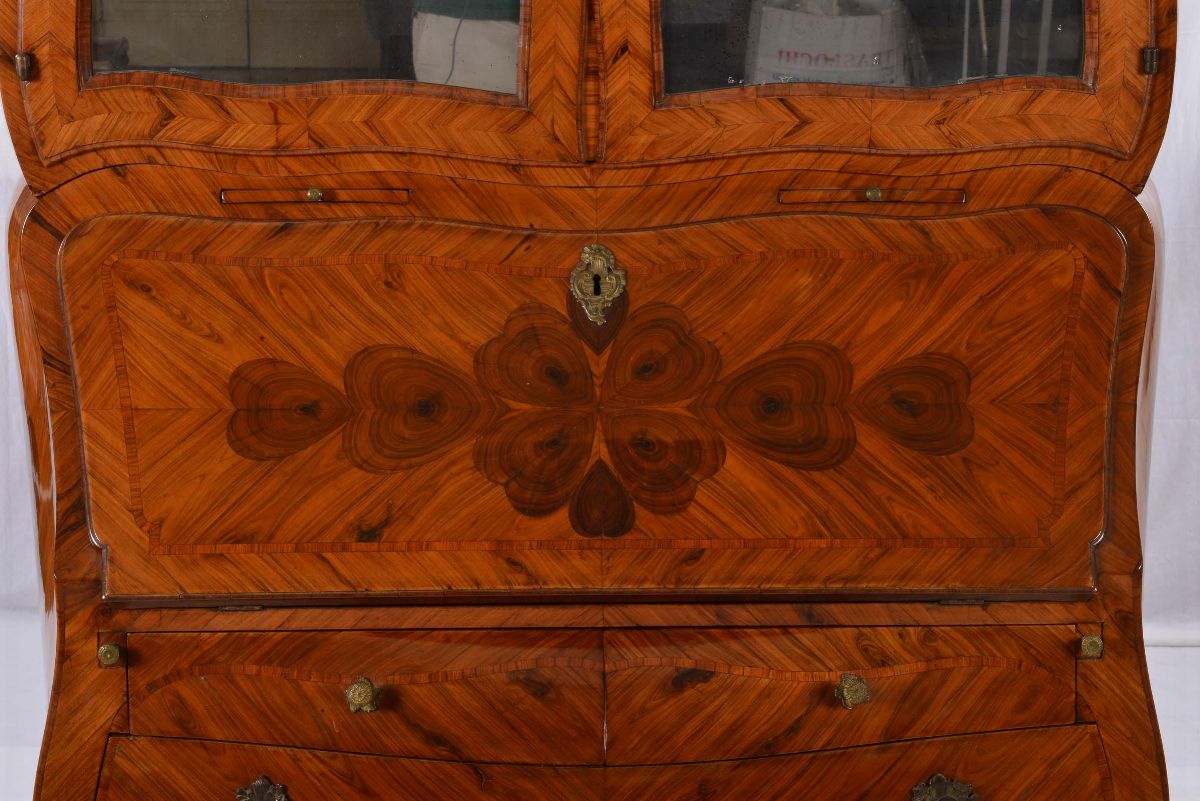 Trumeau Interamente Lastronato in Essenze Pregiate ed Intarsiato con il Motivo del Quadrifoglio, ...