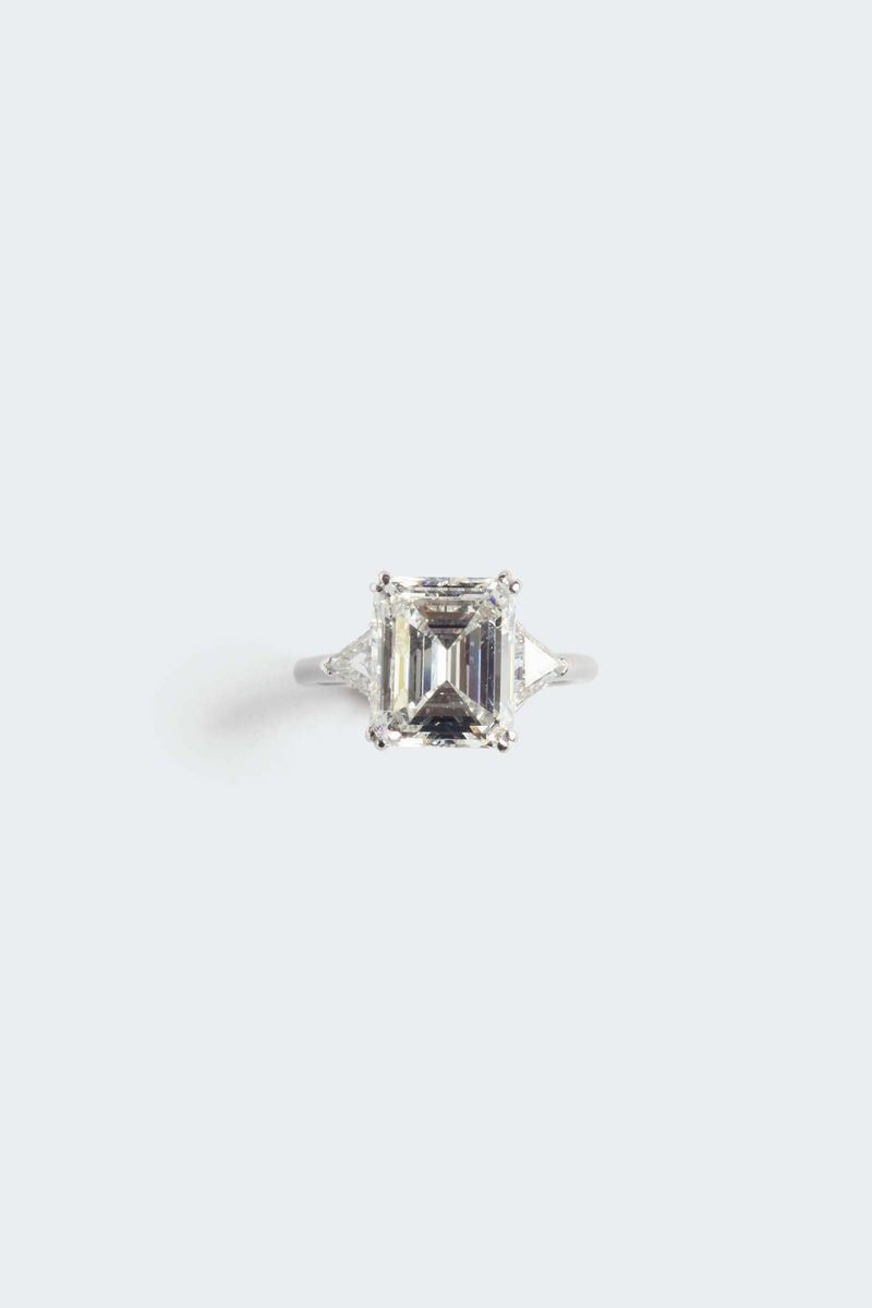 Anello con diamante di ct 5 circa  - Auction Silvers, Ancient and Contemporary Jewels - Cambi Casa d'Aste