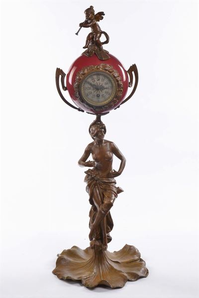 Orologio in Antimonio con Figura Femminile