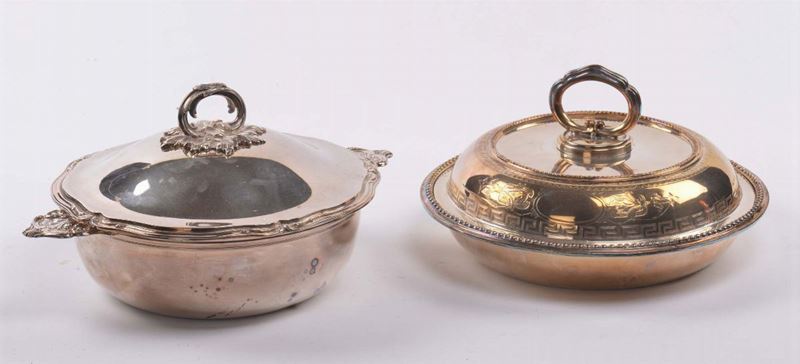 Due legumiere diverse in metallo argentato  - Asta Antiquariato e Dipinti Antichi - Cambi Casa d'Aste