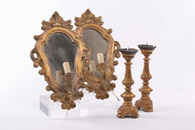 Due Specchierine e Due Candelieri in Legno Dorato