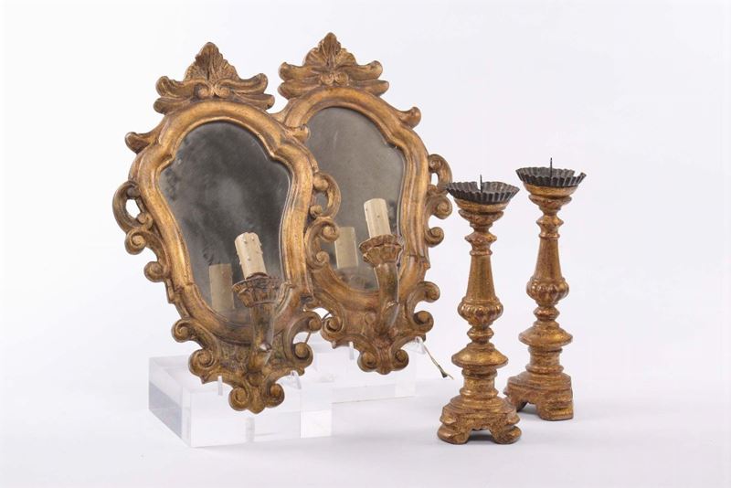 Due specchierine e due candelieri in legno dorato  - Asta Antiquariato e Dipinti Antichi - Cambi Casa d'Aste