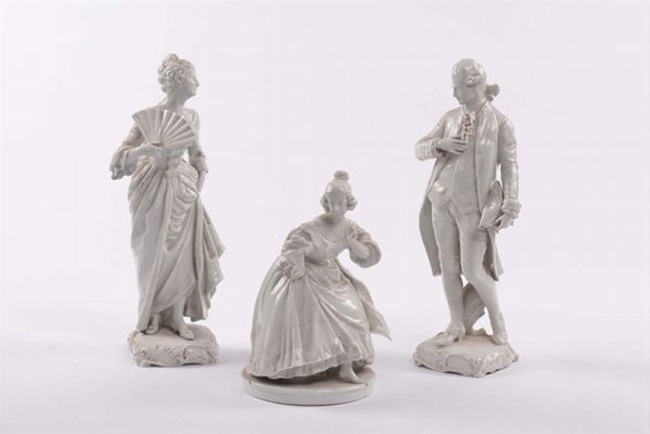 Lotto di tre statuine diverse in ceramica  bianca