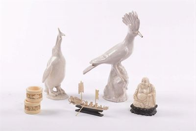 Insieme di Due Statuine in Ceramica Raffiguranti Volatili