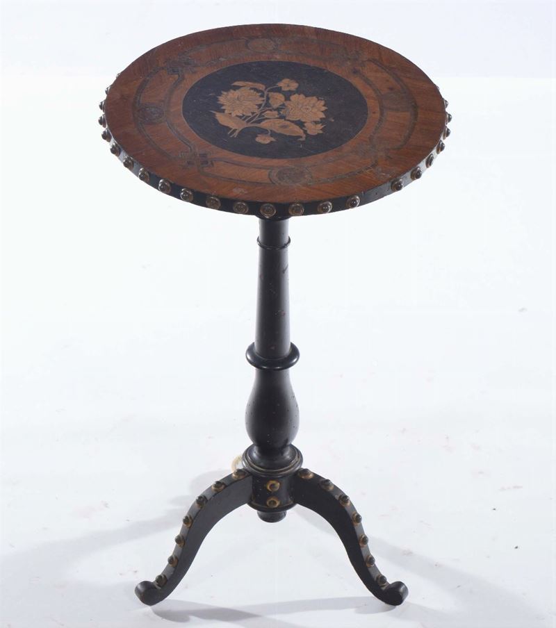 Tavolino circolare con piano intarsiato  - Asta Antiquariato e Dipinti Antichi - Cambi Casa d'Aste