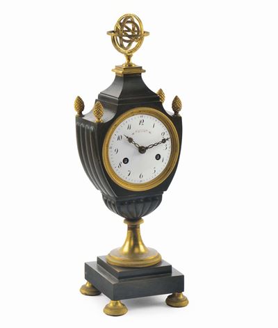Orologio Impero in Bronzo Brunito e Dorato Ad Anfora, Gaston Jolly a Paris, Francia XIX Secolo