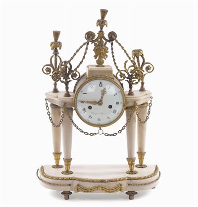 Orologio Luigi XVI a Tempietto in Marmo Bianco e Bronzo Dorato, Francia XIX Secolo