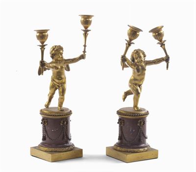 Coppia di Candelieri a Due Luci con Putti in Bronzo Dorato e Marmo, Francia XIX Secolo