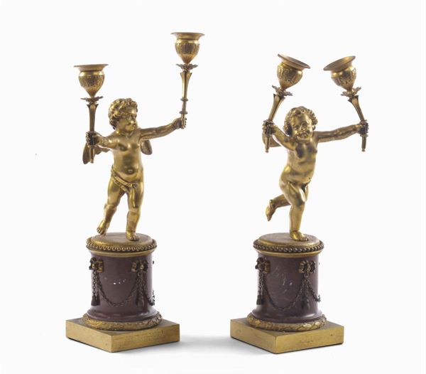 Coppia di candelieri a due luci con putti in bronzo dorato e marmo, Francia XIX secolo