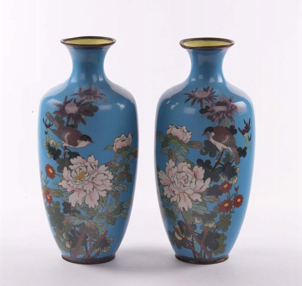 Coppia di vasi in smalto, Giappone inizio XX secolo