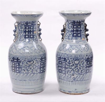 Coppia di Vasi in Porcellana a Decoro Bianco e Blu, Cina XIX Secolo