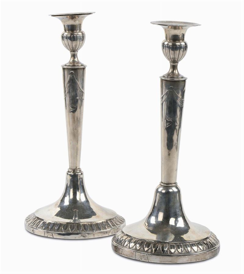Due candelieri simili in argento, Roma - Angelo Giannotti 1824-1865  - Asta Antiquariato e Dipinti Antichi - Cambi Casa d'Aste