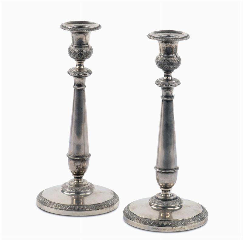 Coppia di candelieri in argento, bollo di Garanzia Novara  - Asta Antiquariato e Dipinti Antichi - Cambi Casa d'Aste
