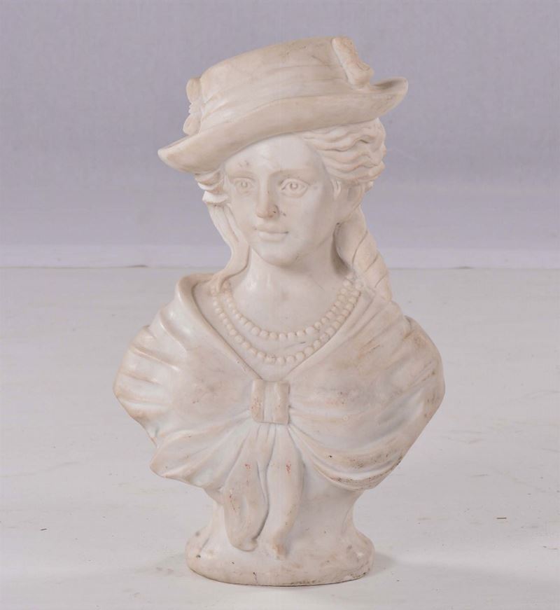 Busto di giovane con cappello in marmo bianco  - Auction Antiques and Old Masters - Cambi Casa d'Aste