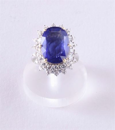 Anello con Zaffiro di Ct 9 Circa, Nessuna Indicazione di Trattamento Termico