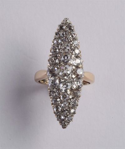Anello a Marquise