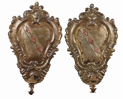 Coppia di Ventoline in Papier Mache Dipinte con Stemma Rey di Villarey