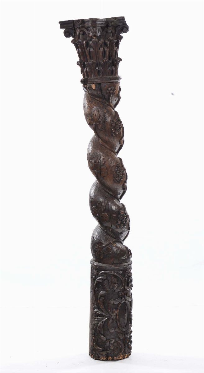 Colonna in legno con capitelli intagliati  - Auction Time Auction 7-2014 - Cambi Casa d'Aste