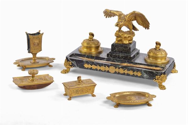 Insieme da scrivania Napoleone III in bronzo dorato e marmo, XIX secolo
