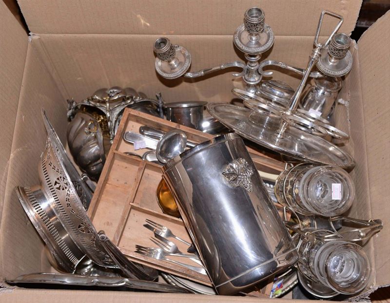 Lotto di oggetti in metallo argentato  - Auction Antiques and Old Masters - Cambi Casa d'Aste