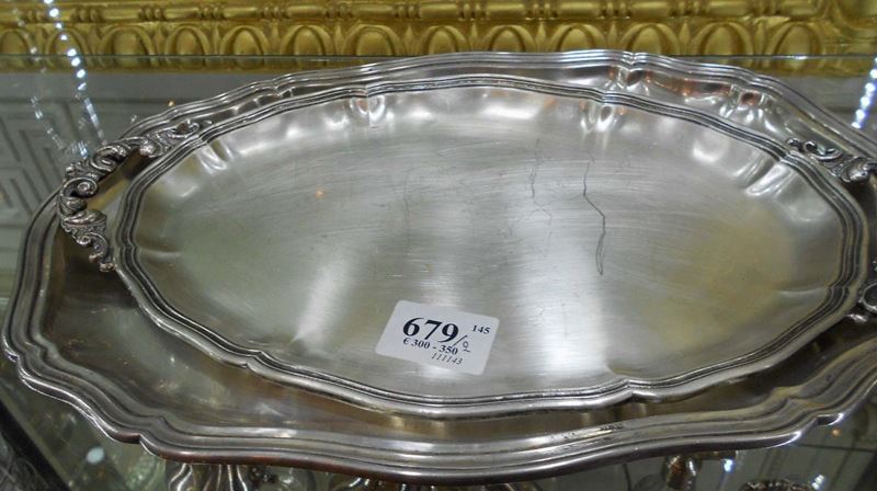 Due vassoietti ovali diversi in argento  - Asta Antiquariato e Dipinti Antichi - Cambi Casa d'Aste