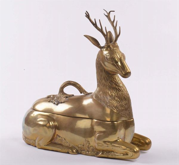 Scatola in metallo dorato a forma di cervo