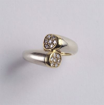 Anello Contrarié con Pavé di Dimanti