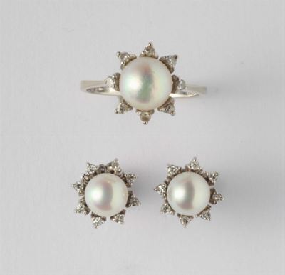 Parure Composta da Anello e Orecchini
