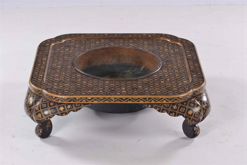 Braciere in rame con struttura in legno laccato, Giappone XIX secolo  - Asta Antiquariato e Dipinti Antichi - II - Cambi Casa d'Aste