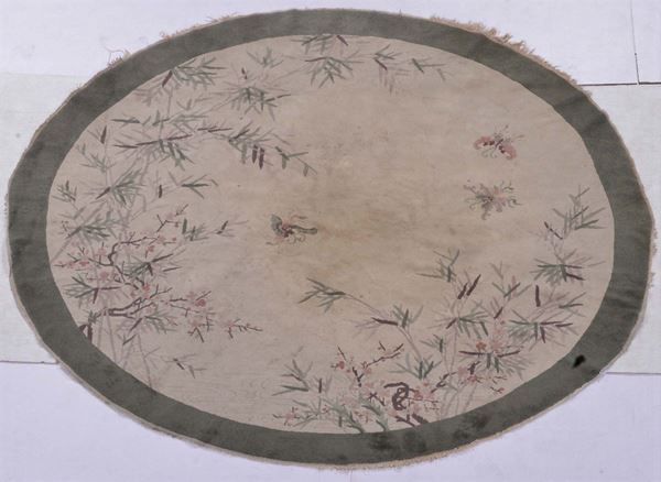 A China round Deco carpet.