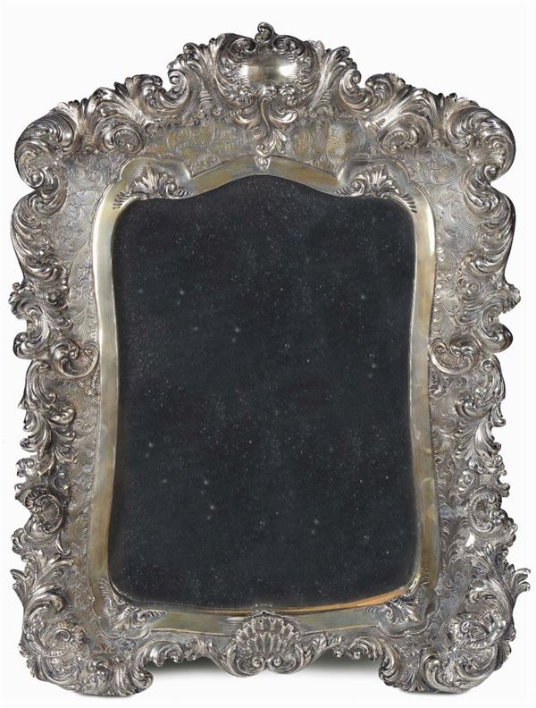 Cornice in argento sbalzato con specchio, XIX secolo