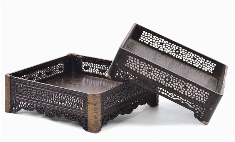 Two Zitan wood trays, China, Qing Dynasty, Qianlong Period With gilt copper angles  - Auction Fine Chinese Works of Art - Cambi Casa d'Aste