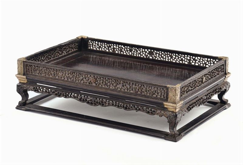 Fretworked Zitan wood  tray, China, Qing Dynasty, Qianlong Period (1736-1795) With gilt copper angles  - Auction Fine Chinese Works of Art - Cambi Casa d'Aste