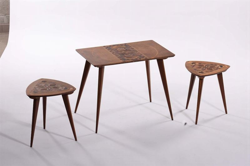 Tavolino e due sgabelli  - Asta Arti Decorative del XX secolo - I - Cambi Casa d'Aste