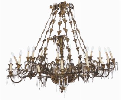 Lampadario in Bronzo e Cristalli a Ventiquattro Luci