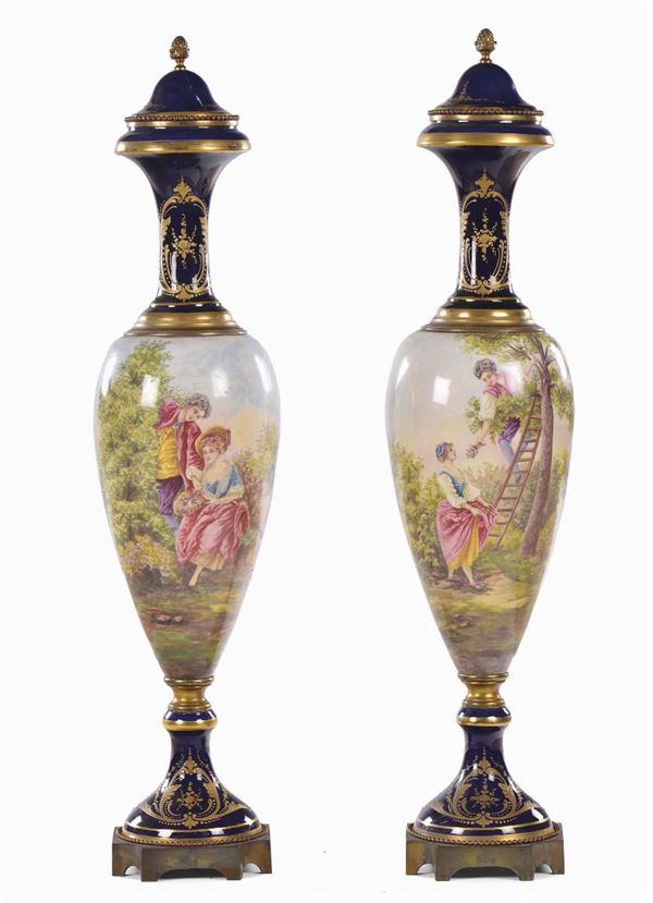 Coppia di vasi di Sevres in ceramica, XIX secolo