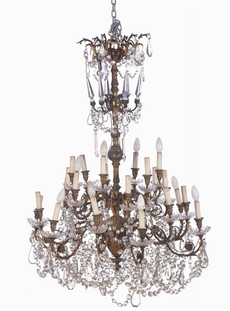 Lampadario in bronzo e cristalli a 24 luci disposte su due ordini di bracci  - Auction Antiques and Old Masters - Cambi Casa d'Aste