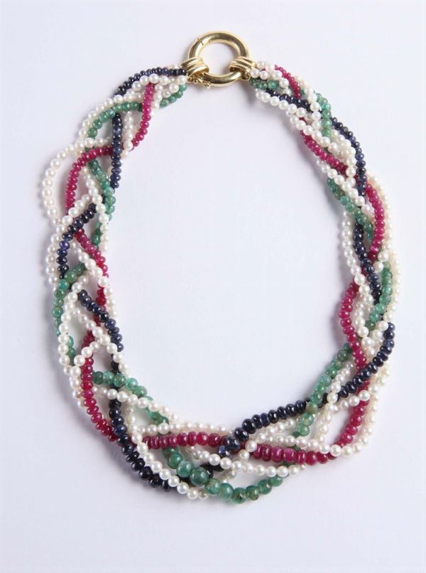 Torsade a quattro fili: perle, rubini, smeraldi e zaffiri burattati