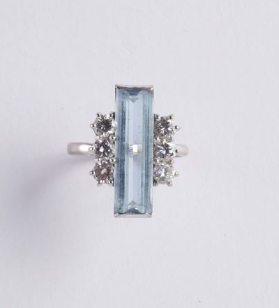 Anello con Acquamarina e Sei Diamanti