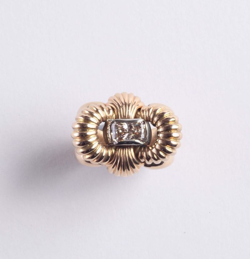 Anello con diamante taglio princess. Anni '40  - Auction Silvers, Ancient and Contemporary Jewels - Cambi Casa d'Aste