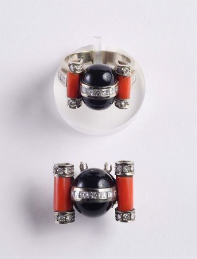 Lotto Composto da Anello e Ferma Foulard con Corallo, Onice e Diamanti