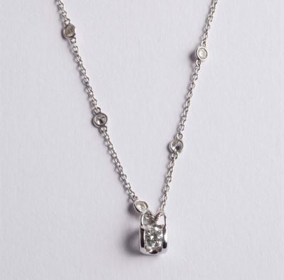 Pendente con Diamante Centrale