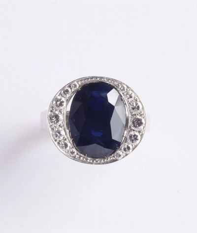 Anello con Zaffiro e Diamanti