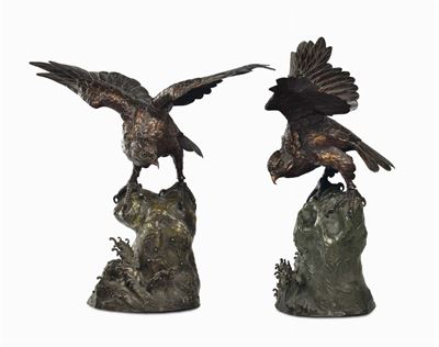 Coppia di Sculture in Bronzo a Patina Scura Raffiguranti Due Aquile su Base Rocciosa, Giappone, E...